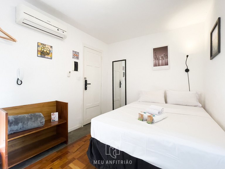 Cama doble | Frigobar | Nubank Parque | Av Pompeia