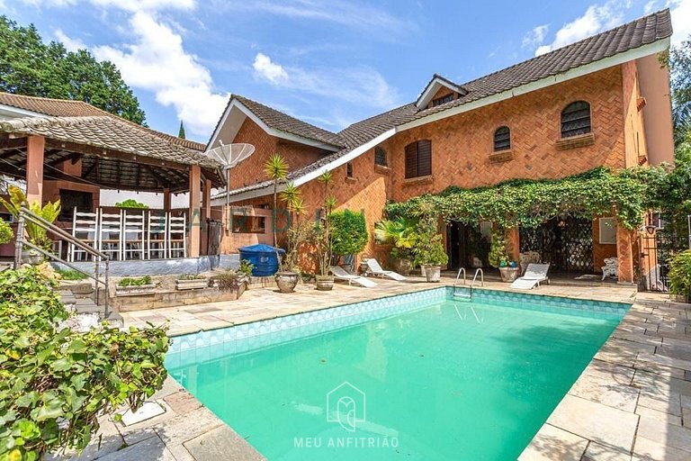 700m² | 5 quartos | Piscina | Churrasqueira