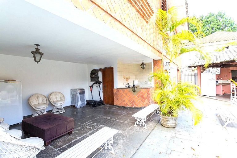 700m² | 5 quartos | Piscina | Churrasqueira