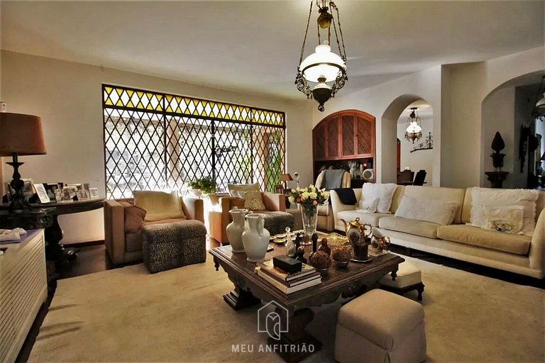 700m² | 5 quartos | Piscina | Churrasqueira