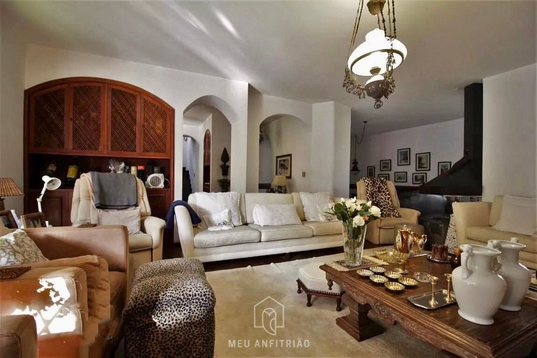 700m² | 5 quartos | Piscina | Churrasqueira