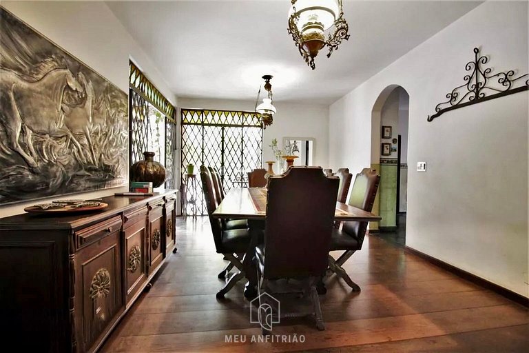 700m² | 5 bedrooms | Pool | Barbecue grill