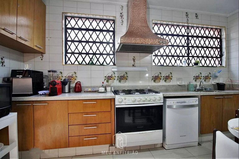 700m² | 5 bedrooms | Pool | Barbecue grill