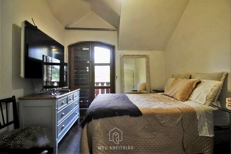 700m² | 5 quartos | Piscina | Churrasqueira