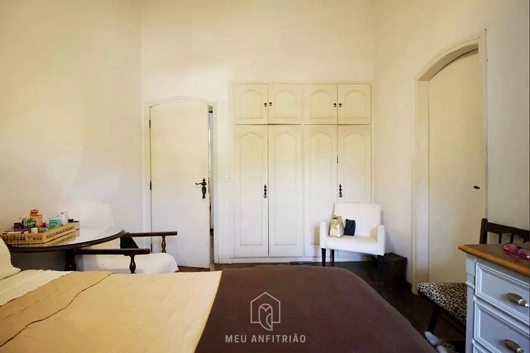 700m² | 5 quartos | Piscina | Churrasqueira