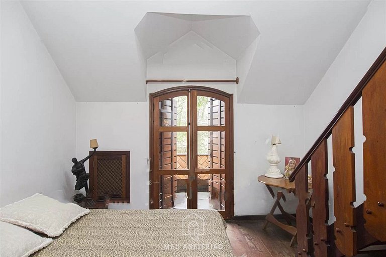 700m² | 5 quartos | Piscina | Churrasqueira