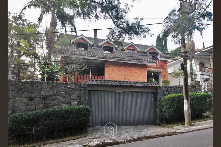 700m² | 5 quartos | Piscina | Churrasqueira