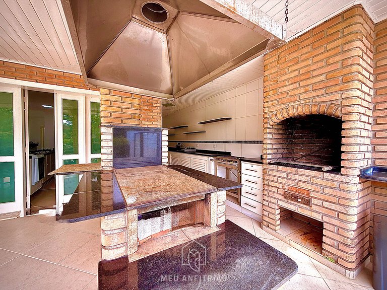 145m² | Barbecue | 3 suites | 200m from the beach