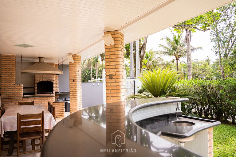 145m² | Barbecue | 3 suites | 200m from the beach