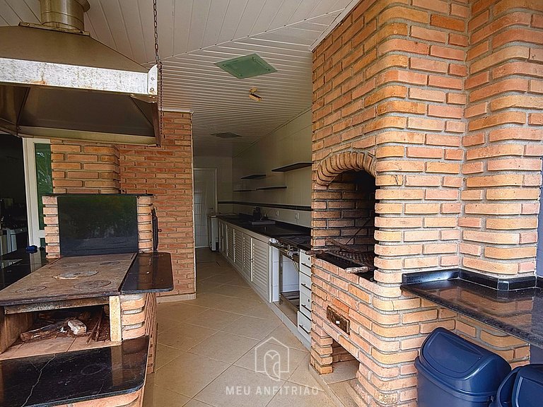145m² | Barbecue | 3 suites | 200m from the beach