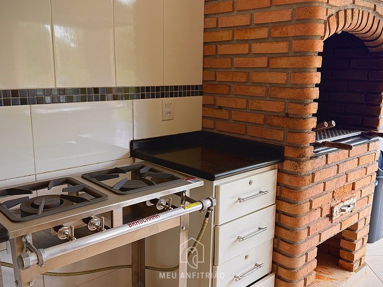 145m² | Churrasqueira | 3 suítes | 200m da praia