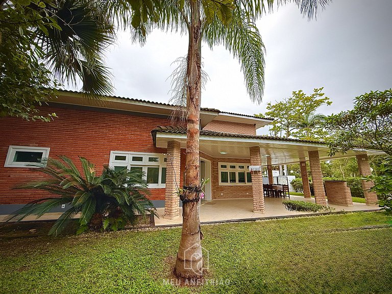 145m² | Churrasqueira | 3 suítes | 200m da praia