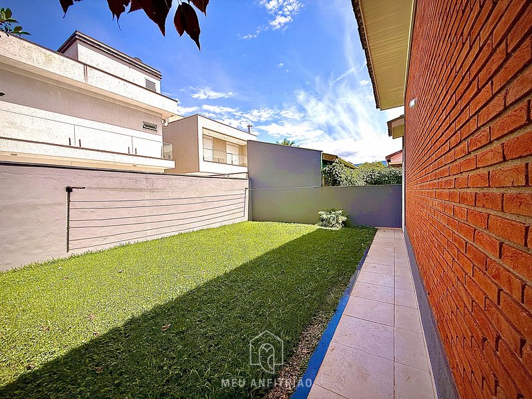 145m² | Churrasqueira | 3 suítes | 200m da praia