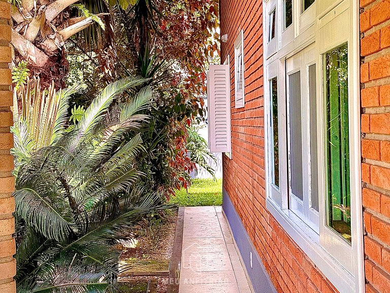 145m² | Churrasqueira | 3 suítes | 200m da praia