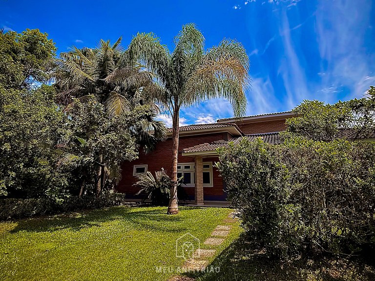 145m² | Barbecue | 3 suites | 200m from the beach