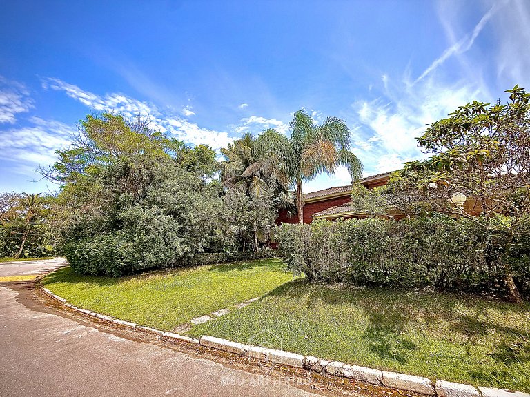 145m² | Churrasqueira | 3 suítes | 200m da praia
