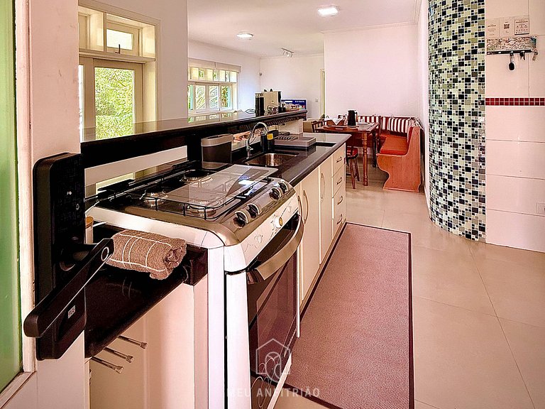145m² | Barbecue | 3 suites | 200m from the beach