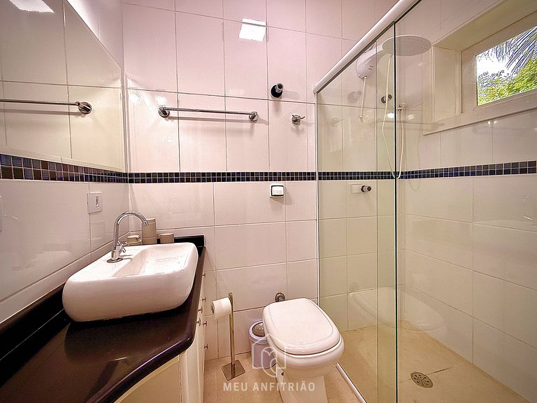 145m² | Barbecue | 3 suites | 200m from the beach