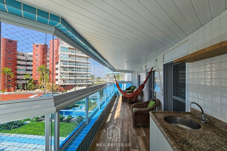 Apartamento com varanda e lazer na Riviera