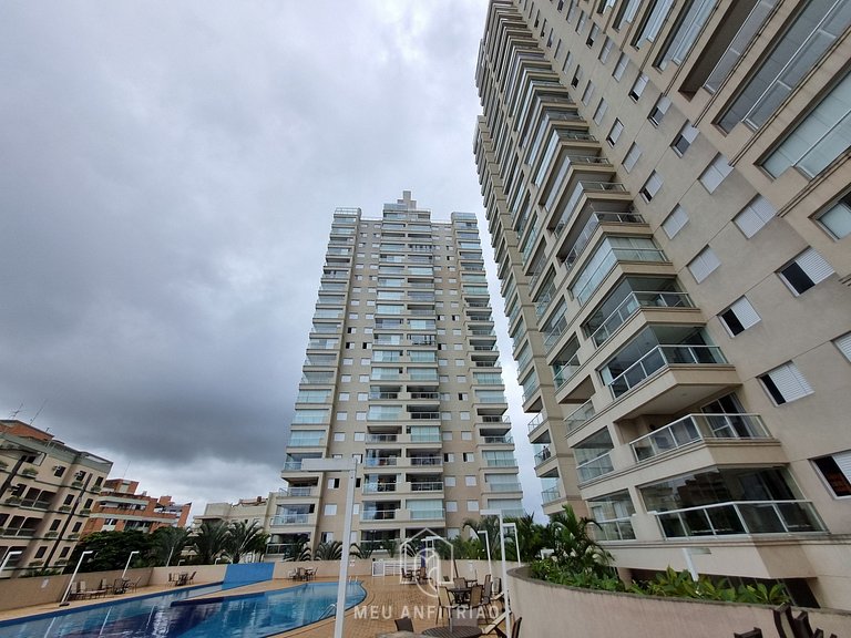 Apto com piscina e academia na Enseada, Guarujá