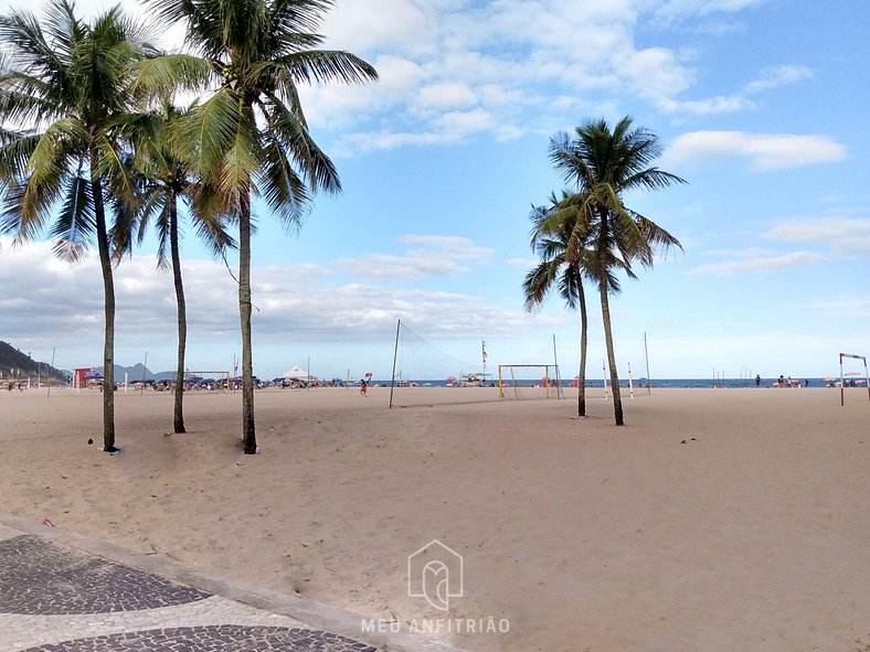 Apto completo a passos da praia de Copacabana