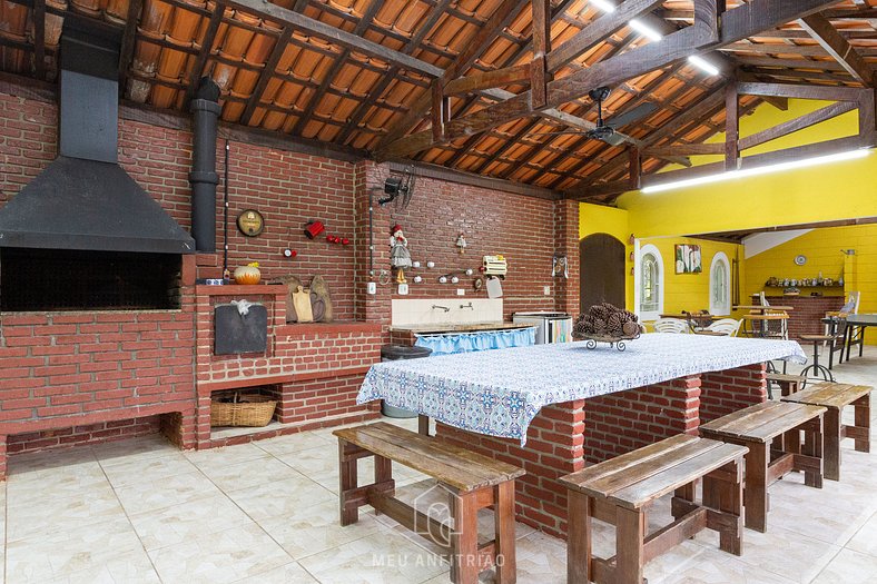 Casa ampla c/ piscina e churrasqueira em Guararema