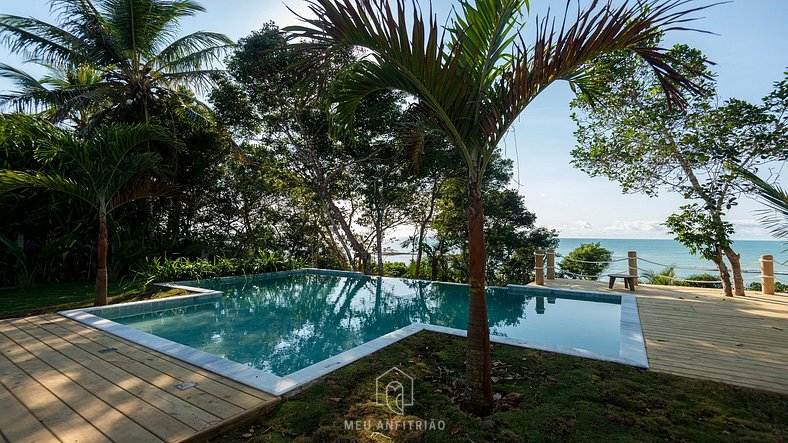 Casa c/ piscina de borda infinita na praia na Bahia