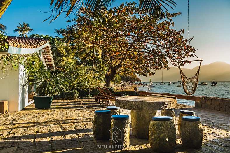 Casa com jacuzzi na Praia da Armação em Ilhabela