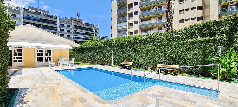 Casa com piscina a metros da praia em Riviera