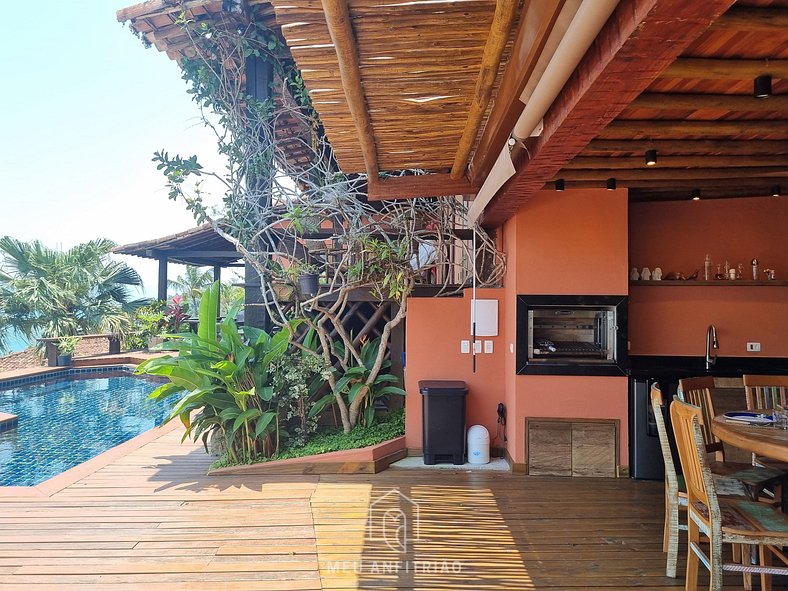 Casa com piscina de borda infinita em Ilhabela