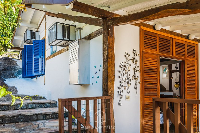 Casa com varanda gourmet e piscina em Ilhabela