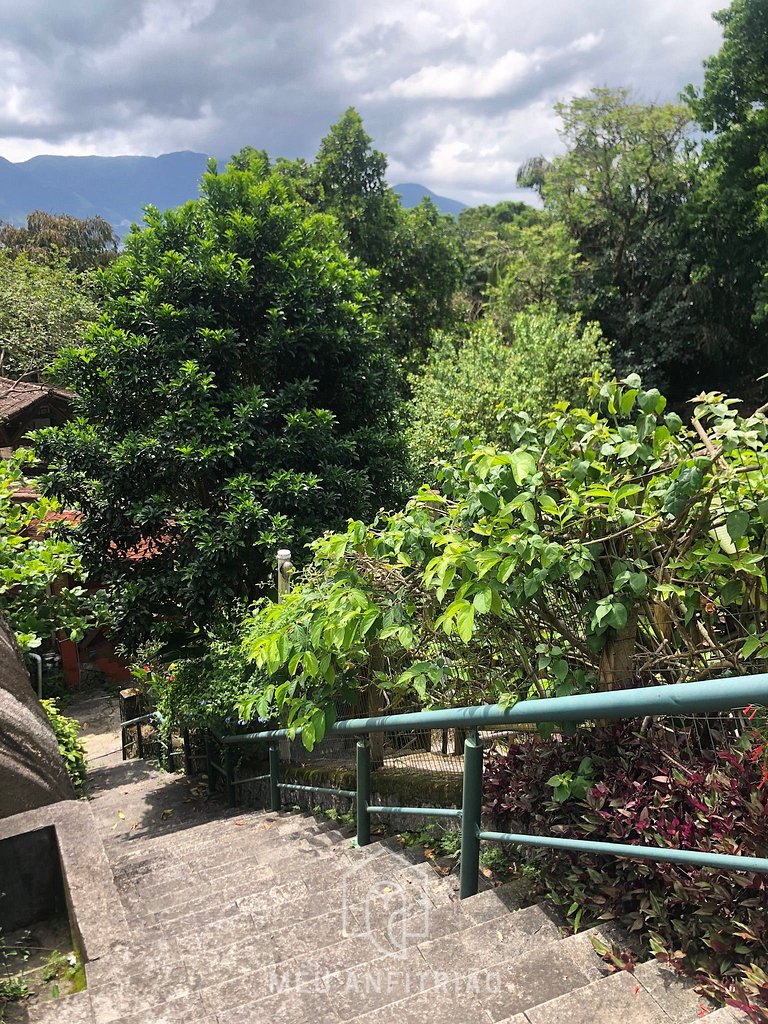 Casa com varanda gourmet e piscina em Ilhabela