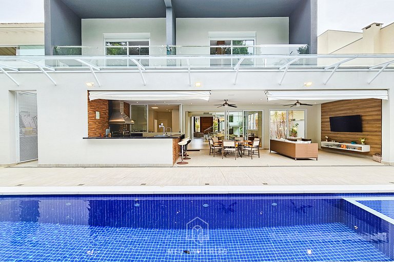 Casa de 400m² com 4 suites e piscina em Riviera