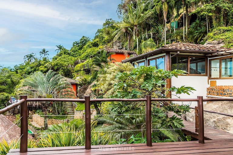 Casa de luxo com piscina e natureza em Ilhabela