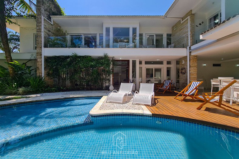 Casa de luxo com piscina perto da praia em Riviera