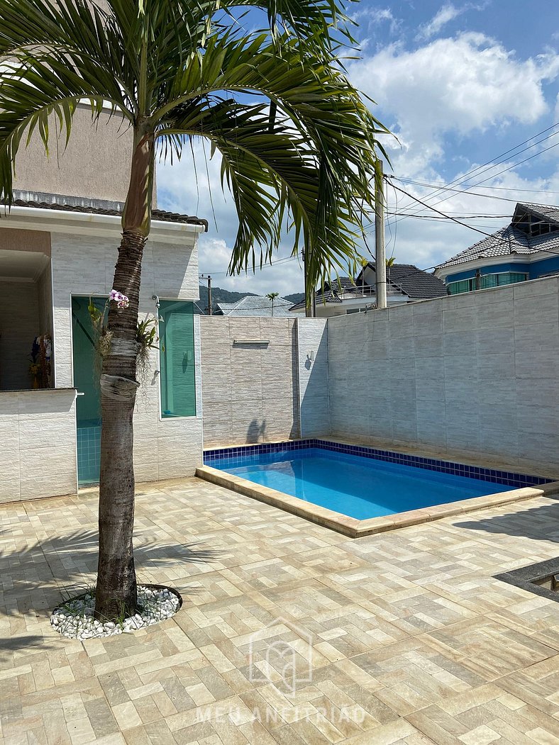 Casa em condomínio e com piscina no Rio de Janeiro