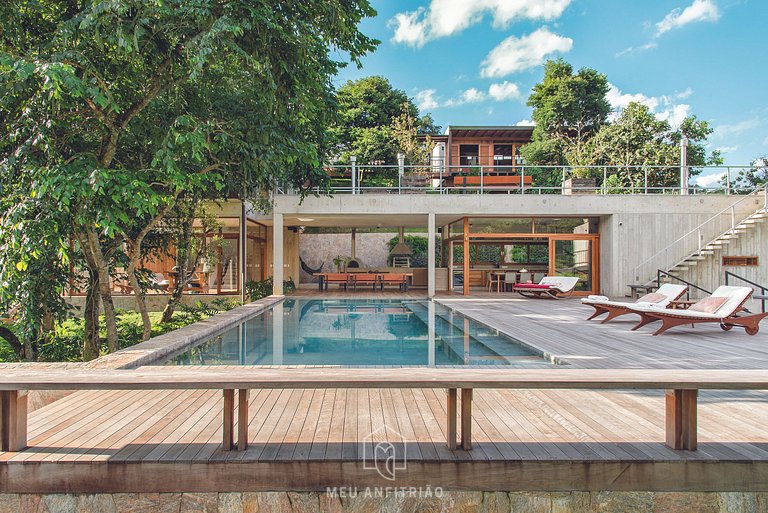 Casa luxuosa c/ piscina em Santo Antônio do Pinhal