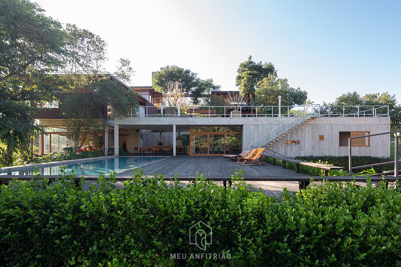 Casa luxuosa c/ piscina em Santo Antônio do Pinhal