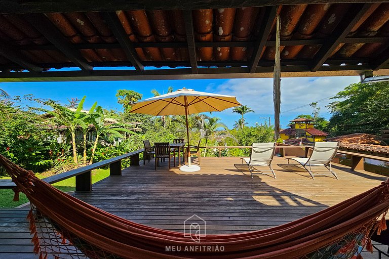 Deck, barbecue and sea view in Maresias